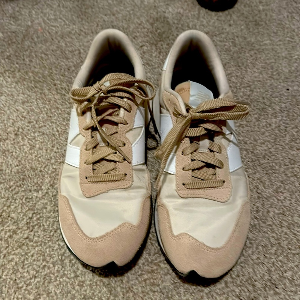 Women’s new balance 237 size 10.  Worn a few times.